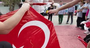 Antalya Emniyeti'nden 'Geleceğimizi Yazan Genç Yürekler' Projesi Kapsamında Uçurtma Şenliği