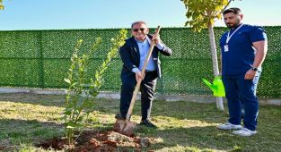 Antalya Şehir Hastanesi'nde Milli Ağaçlandırma Günü Fidan Dikim Etkinliği