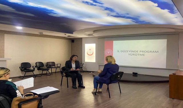 Antalya'da Aile Hekimlerine Çocuğun Gelişimi Eğitimi Verildi