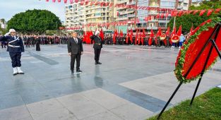 Antalya'da Atatürk'ü Anma Töreni: İl Sağlık Müdürü Özkan Katıldı