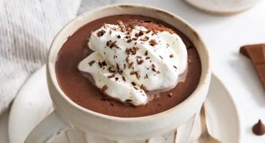 Kış Aylarına Lezzet Katın: Pratik Sıcak Çikolata Tarifiyle İçiniz Isınsın