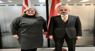 Ulaştırma ve Altyapı Bakanı Uraloğlu, İngiltere'den Önemli Görüşmeler Yaptı