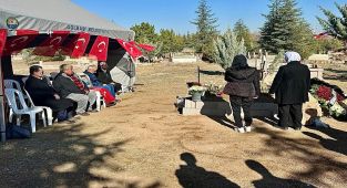 Ulaştırma ve Altyapı Bakanı Uraloğlu Şehit Ailesini Ziyaret Etti