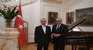 Uraloğlu, Kahire Büyükelçiliğini Ziyaret Etti ve Çalışmalar Hakkında Bilgi Aldı