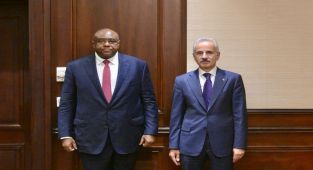 Uraloğlu ve Kongo'lu Bakan Afrika ile Ulaşım İş Birliğini Görüşüyor