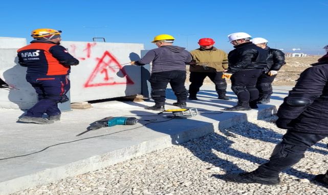 Karaman'da İl Emniyet Güçlerine Enkazda Arama Kurtarma Eğitimi