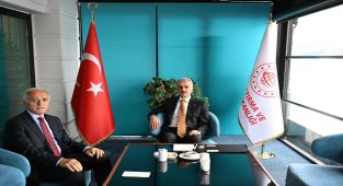 Ulaştırma Bakanı Uraloğlu, DEİK Başkanı Olpak ile Yatırım Fırsatlarını Görüştü