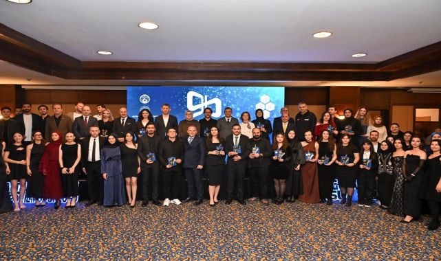 Vali Şahin ve Eşinden Gönüllülük Ödülleri Törenine Katılım