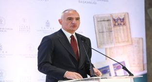 Bakan Ersoy: 150 Yıllık Hasret Sona Erdi, Mehmed Şevki Efendi Mushafı Yayınlandı