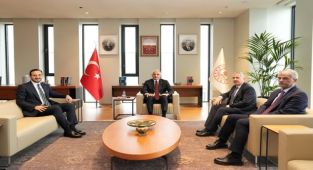 Bakan Ersoy, AKM İstanbul'da AK Parti ve Hazine Bakan Yardımcısı ile Buluştu