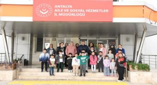 Antalya'da Öksüz ve Yetim Çocuklar İftar İçin Tatlı Hazırladı