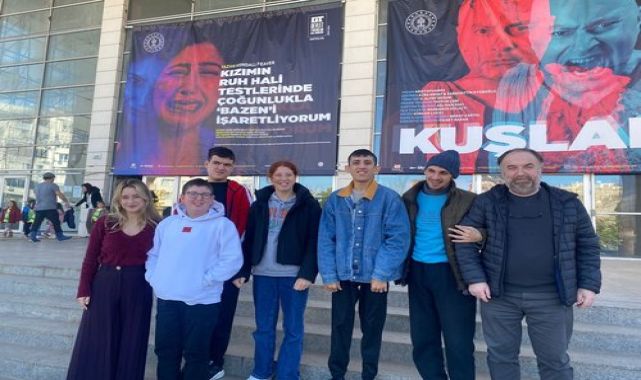 Antalya'da Özel Gereksinimli Bireyler Tiyatro Oyunuyla Buluştu