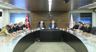 Bakan Ersoy, İsveç Süryani Cemaati Heyeti ile Görüştü