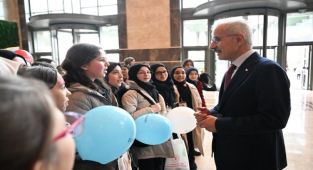 Bakan Uraloğlu, Cumhurbaşkanlığı Külliyesi'ndeki Gençlerle Buluştu
