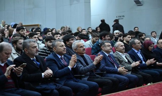 Bakan Uraloğlu Trabzon'da Gençlerle Buluştu