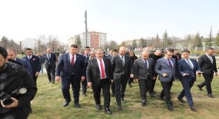 Eskişehir Odunpazarı Millet Bahçesi'ne Bakan Yardımcısı ve TOKİ Başkanı'ndan Ziyaret