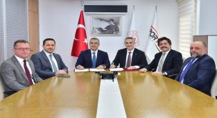 Karaman Valisi Çiçek ve Eşi Huzurevi Sakinleriyle İftar Sofrasında Buluştu