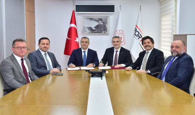 Karaman'a Spor Yatırımları: Halı Saha ve Yüzme Havuzu Protokolü İmzalandı