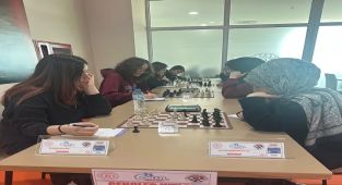 Karaman'da Okul Sporları Satranç Gençler Yarışması Başladı