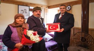 Vali Hayrettin Çiçek, Şehit Cihat Çevik'in Ailesini Ziyaret Etti