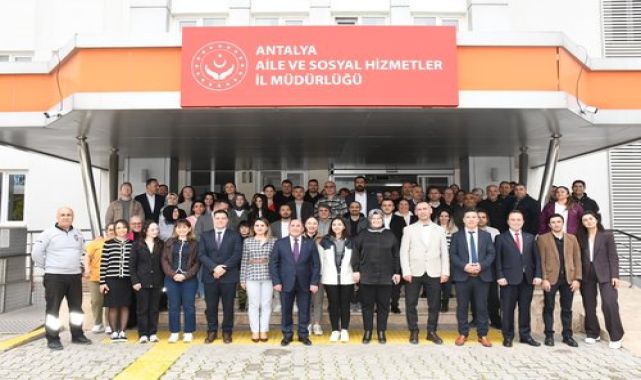 Antalya İl Müdürü Galip Sökmen Personeliyle Bayramlaştı