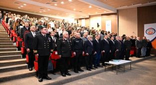 Antalya'da Fetih Coşkusu: Vali Şahin ve Emniyet Müdürü Zaimoğlu Sempozyumda Buluştu