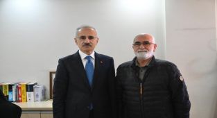 Bakan Uraloğlu, AK Parti Trabzon Eski İl Başkanı Ali Rıza Akdeniz'i Ziyaret Etti