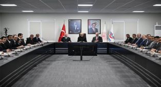 Bakan Uraloğlu Sungurlu Şantiyesinde İşçilerle İftar Açtı