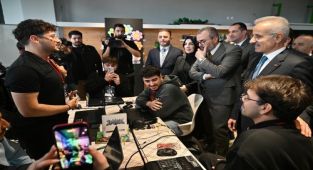 Bakan Uraloğlu Trabzon'da Gençlerle Uzay Teknolojilerini İnceledi