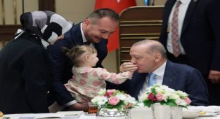Erdoğan'dan Eğitim Camiasına İftar Daveti ve Öğretmenlere Selam