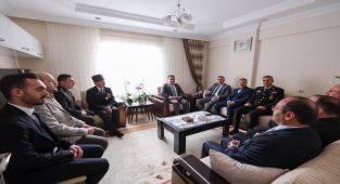 Karaman Valisi Çiçek, Gazileri ve Şehit Yakınlarını Bayramda Unutmadı