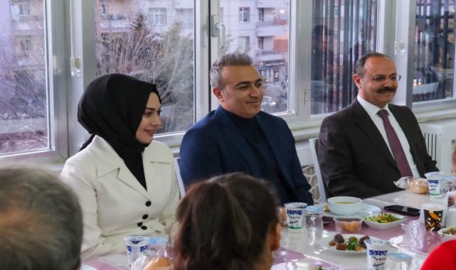 Karaman Valisi Çiçek, Koruyucu Ailelerle İftar Sofrasında Buluştu