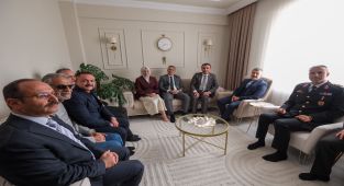 Karaman Valisi Çiçek, Pençe-Kilit Gazisi Andaç'ı Ziyaret Etti