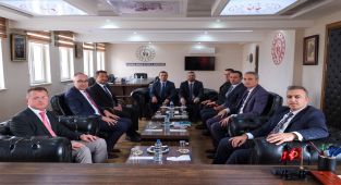 Karaman Valisi Hayrettin Çiçek Gençlik ve Spor İl Müdürlüğünü Ziyaret Etti