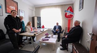 Karaman Valisi Hayrettin Çiçek, Türk Kadınlar Birliği'ni Ziyaret Etti