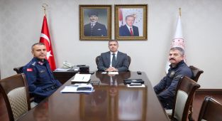 Karaman'da Bayram Tedbirleri Toplantısı: Vali Çiçek ve Bakan Çiftçi Katıldı