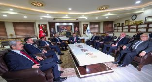 Milli Eğitim Bakanı Yusuf Tekin, Karaman'da Valilik ve Belediye Ziyaretleri Gerçekleştirdi