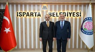 Ulaştırma Bakanı Uraloğlu Isparta'da Belediye Başkanı Başdeğirmen ile Görüştü