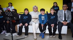 Vali Eşi Berna Çiçek TOKİ Ortaokulunu Ziyaret Etti