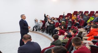 Vali Hayrettin Çiçek, Öğrencilerle Hayat Bilgisi Dersi İşledi