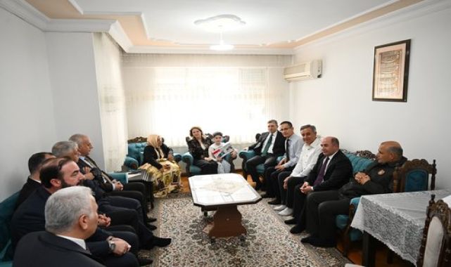 Vali Hulusi Şahin ve Eşi Ebru Şahin, Şehit Ailelerini Ziyaret Etti