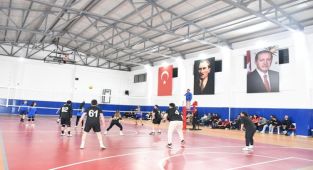 Antalya Aile ve Sosyal Hizmetler Personeli Voleybol Turnuvası Başladı