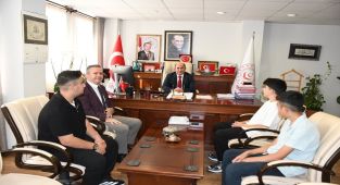 Antalya'da Çocuklar Başarılarıyla İl Müdürü Sökmen'i Ziyaret Etti