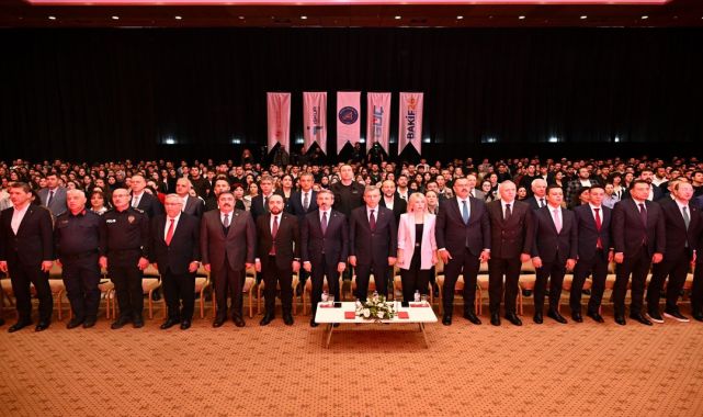 Antalya'da 'Gençliğin Üretim Çağı' Kariyer Fuarı Açıldı