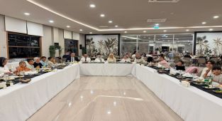 Antalya'da Hayırsever İş İnsanlarından Çocuklara İftar ve Konaklama Desteği