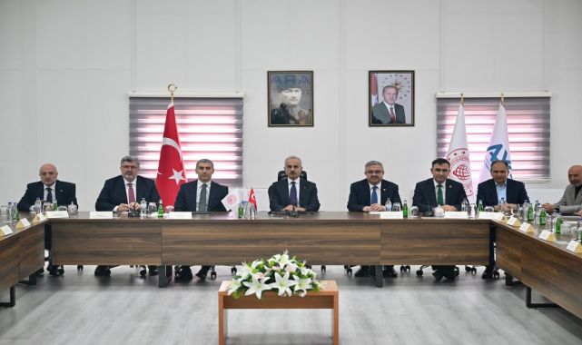 Bakan Uraloğlu: Ankara-İzmir YHT Hattı'nda Çalışmalar Hızla İlerliyor