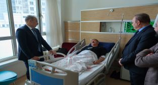 Karaman Valisi Çiçek'ten Şehit Aileleri Derneği Başkanı ve Başhekime Ziyaret