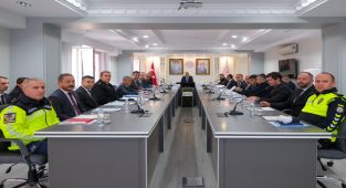 Karaman'da Okul Güvenliği Toplantısı: Valilik Tedbirleri Değerlendirdi