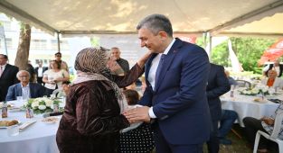 Antalya Valisi ve Emniyet Müdürü Huzurevi Sakinleri ile Bayramlaştı