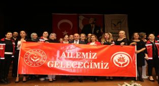 Antalya'da Aile Haftası Kapsamında Farkındalık Konseri Düzenlendi
